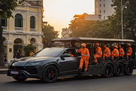 Mãn nhãn xem AI “hô biến” loạt xe sang thành xe vệ sinh môi trường