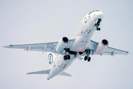 Máy bay SJ-100 của Nga vừa tạo nên kỳ tích có gì đặc biệt? 