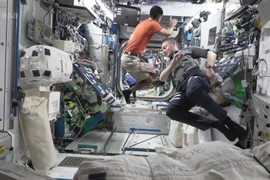 Phi hành gia xử lý quần áo bẩn thế nào khi không có nước?