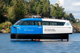 Cận cảnh phà cánh ngầm chạy điện nhanh nhất thế giới