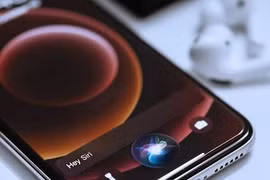 Siri trên iPhone đã có Tiếng Việt, vì sao vẫn bị chê "vô tri"? 