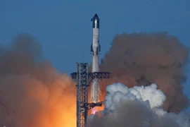 Sững sờ khoảnh khắc SpaceX của tỷ phú Musk "ngậm ngùi" mất tàu vũ trụ