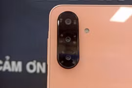 Vua smartphone tầm trung của Samsung lên kệ tại Việt Nam, có đáng mua? 