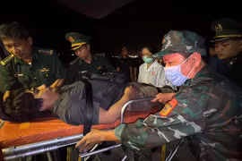 Bộ đội Biên phòng ứng cứu thuyền viên nước ngoài gặp bạo bệnh