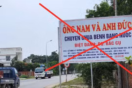 Tháo bỏ biển quảng cáo “chữa bệnh bằng nước” ở Quảng Ngãi