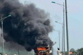  Xe tải bốc cháy dữ dội trên Quốc lộ 1A đoạn qua Quảng Ngãi