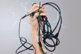 Một nam học sinh bị điện giật tử vong khi diễn văn nghệ