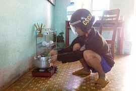 Chết cười hình ảnh khi quý ông vào bếp