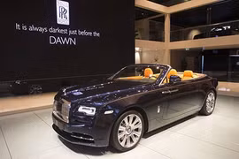 Chiếc Rolls-Royce Dawn đầu tiên “chốt giá” 750 nghìn USD