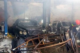 Dàn ôtô chục tỷ cháy rụi trong tháng “củ mật” tại TP HCM