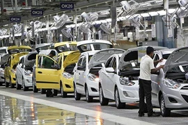 Loạt xe ôtô nhập khẩu giá rẻ về Việt Nam tăng "khủng"