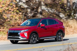 Crossover 5 chỗ Mitsubishi Eclipse Cross mới giá từ 658 triệu có gì đặc biệt?
