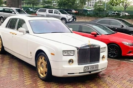 Đại gia bán Rolls-Royce biển số tứ quý 9 mạ vàng với giá 12 tỷ 