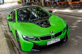 BMW i8 màu xanh xuất hiện ở Sài Gòn