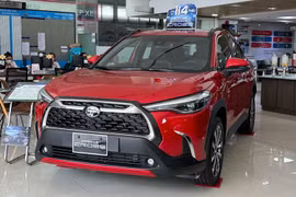 Toyota Corolla Cross vẫn còn hàng tồn, "dọn kho" giảm gần 100 triệu 