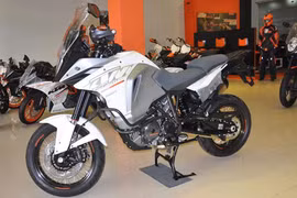 Xế “phượt” KTM 1290 chính hãng đầu tiên tại Việt Nam