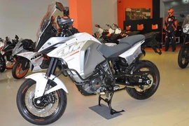Xế “phượt” KTM 1290 chính hãng đầu tiên tại Việt Nam