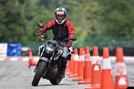 Cầm lái xe máy côn tay - phanh thế nào cho đúng?