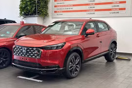 Honda HR-V 2025 vừa ra mắt đã giảm 30 triệu "đấu" Yaris Cross