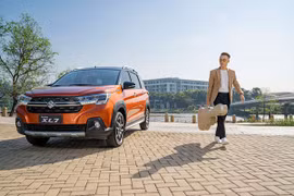 Ca sĩ Hoàng Bách đam mê Suzuki XL7 