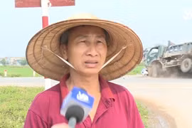 Video: Đang phỏng vấn về tai nạn, camera quay được cảnh đâm xe phía sau