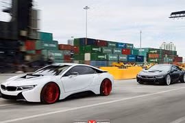 Cận cảnh bộ đôi BMW i8 tuyệt đẹp độ vành Vossen