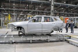 VinFast sắp bàn giao xe Fadil và Lux cho khách hàng Việt 