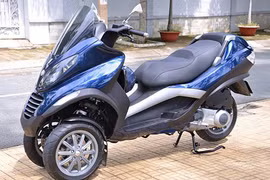 Môtô PKL 3 bánh Piaggio MP3 250 lăn bánh trên phố Việt