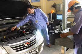 Thêm phí khí thải với xe ôtô 7 chỗ từ ngày 25/1