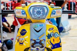 "Xế nổ" Honda Super Cub 110 độ khủng phong cách Minions