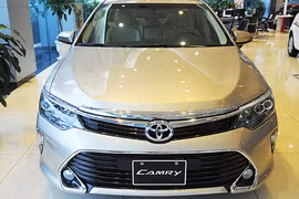 Cận cảnh Toyota Camry mới giá chỉ 947 triệu tại Hà Nội
