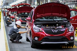 Bộ Tài chính bác bỏ đề xuất giảm 50% lệ phí trước bạ ôtô