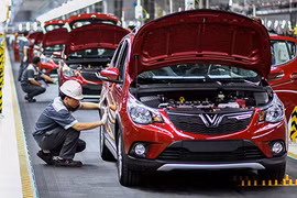 Bộ Tài chính bác bỏ đề xuất giảm 50% lệ phí trước bạ ôtô