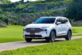 Hơn 1.400 xe Hyundai SantaFe tới tay khách Việt tháng 11/2021