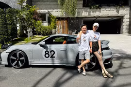 Vợ chồng Cường Đô la khoe dáng bên Porsche 911 Sport Classic gần 20 tỷ