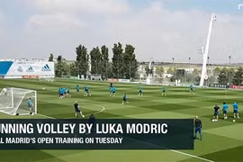 Video: Xem siêu phẩm volley của Modric trên sân tập Real 