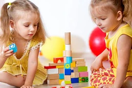 Video: Trẻ có nguy cơ mắc ung thư cao nếu... quá sạch sẽ