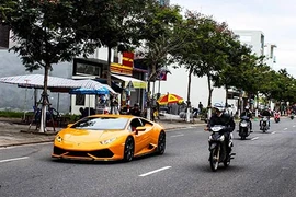 Siêu xe Huracan độ bodykit "khủng" 350 triệu tại Việt Nam