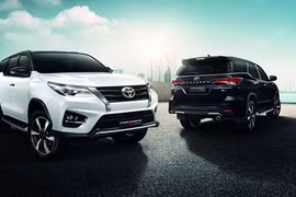 “Soi” Toyota Fortuner TRD Sportivo mới giá từ 1,19 tỷ 