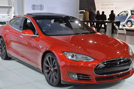 Tesla Model S lên ngôi “ông hoàng xe điện” tại Mỹ