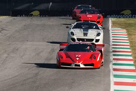 Ngắm dàn “siêu ngựa” Ý show hàng tại lễ hội của Ferrari 