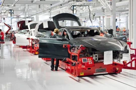 Tesla sa thải hàng nghìn nhân viên để giảm giá xe ôtô