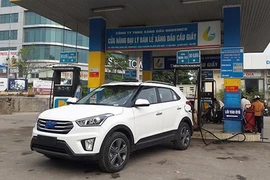 Hyundai Creta không biển "tung tăng" đổ xăng trên phố Hà Nội