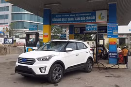 Hyundai Creta không biển "tung tăng" đổ xăng trên phố Hà Nội