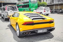 Siêu xe Lamborghini Huracan tại Việt Nam khoe biển "lộc phát"