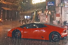 Làm gì khi ôtô của bạn ngập nước trong mùa mưa bão?