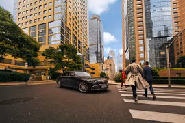 Mua xe sang Mercedes-Benz chỉ bằng một cú... chạm