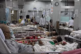 Quá tải, bệnh nhân phải chờ mổ 12 tiếng ở Bệnh viện Chợ Rẫy