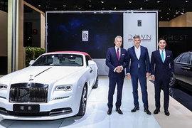 Dàn xe siêu sang Rolls-Royce ùn ùn đến TQ