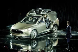 Chi tiết “hàng nóng” siêu SUV Tesla Model X vừa lộ diện